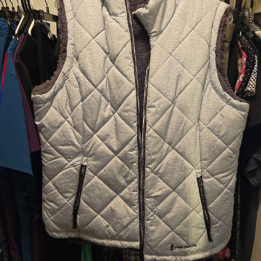 Free Country Light Gray Quilted Vest with Black Accents-reversable
